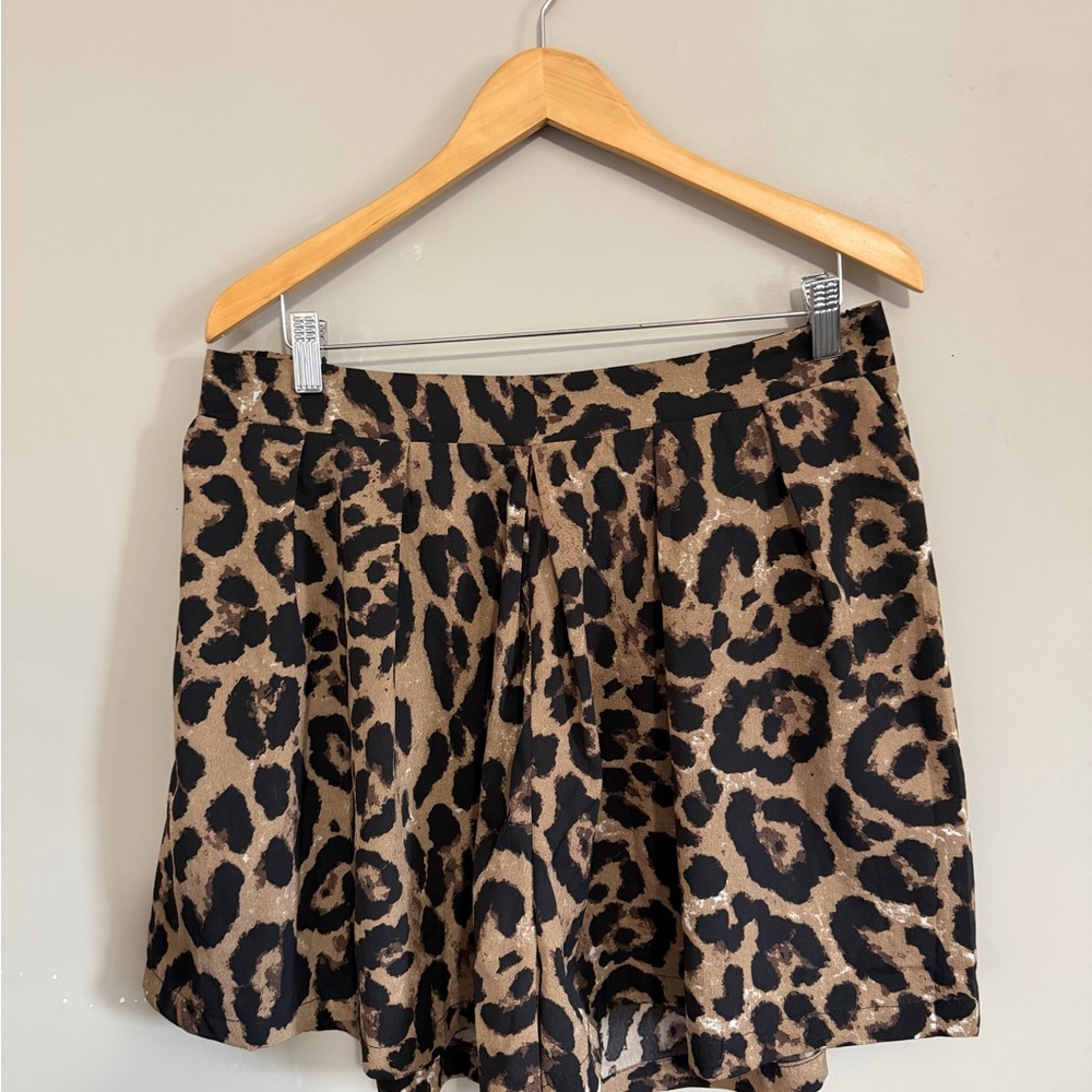 Leopard print boho elastic waist shorts size 1XL